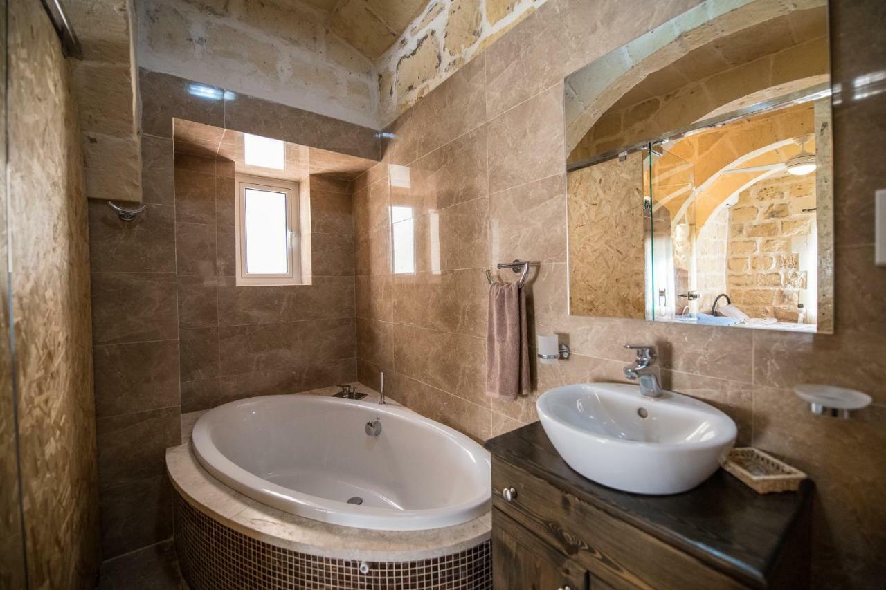 Zeppi'S Luxury Holiday Farmhouse With Private Pool Gharb  Luaran gambar